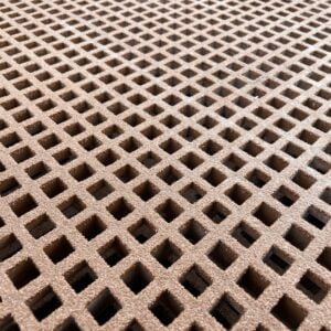 Bruin kunststofrooster met een mini-mesh structuur, geschikt voor diverse toepassingen en ontwerpen.