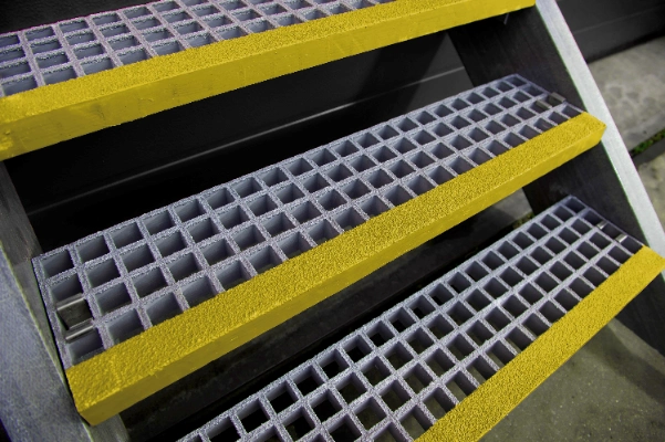 gvk kunststof traptreden van Gevekashop voor industriële trappen en bordessen
